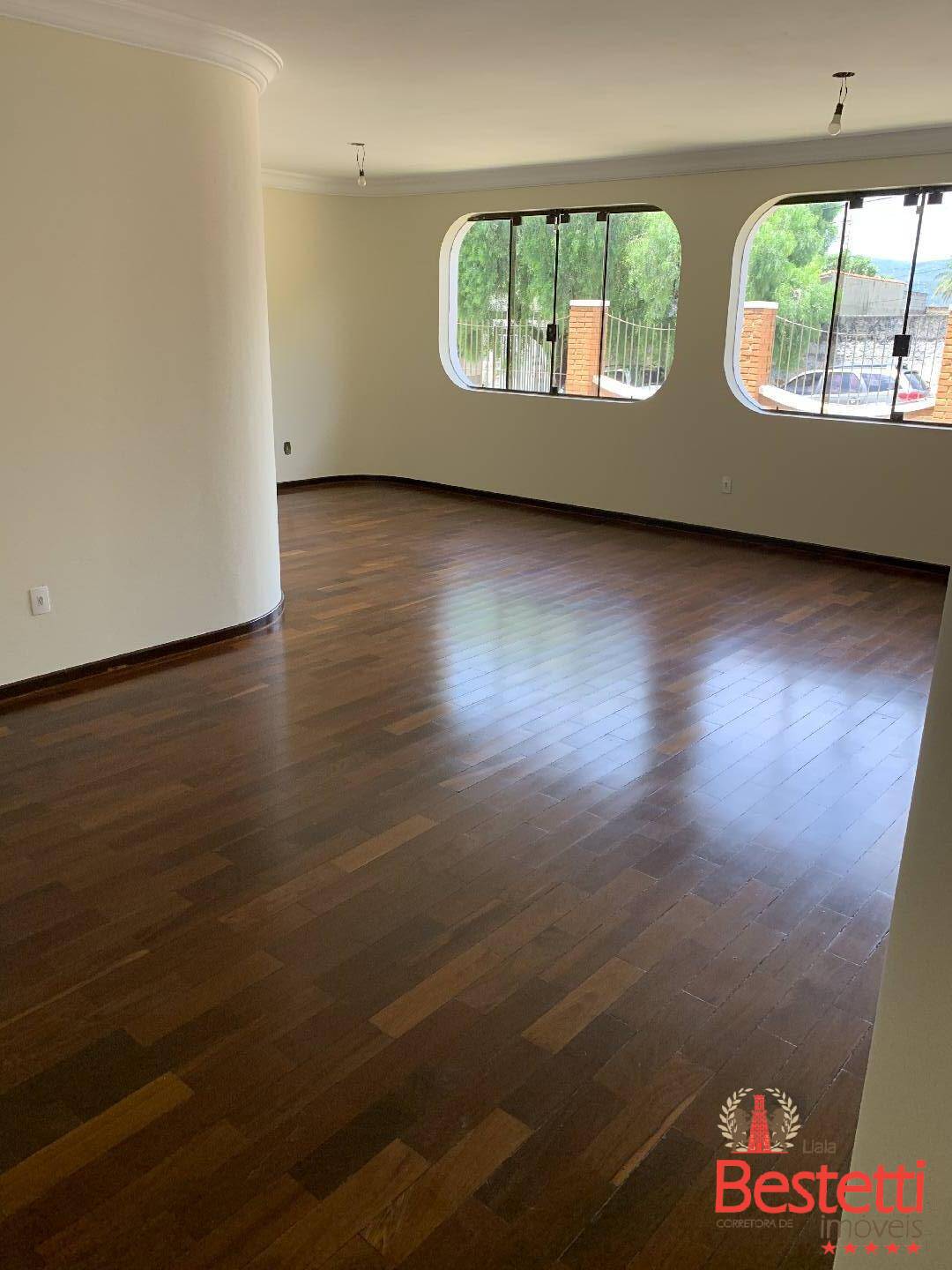 CASA TÉRREA ANHANGABAÚ CÔMODOS AMPLOS COMERCIAL OU RESIDENCIAL